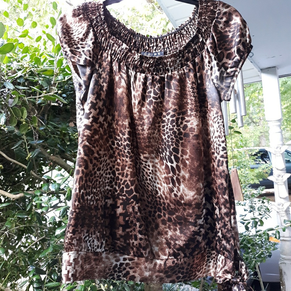 SATINY ANIMAL PRINT PEASANT BLOUSE, M